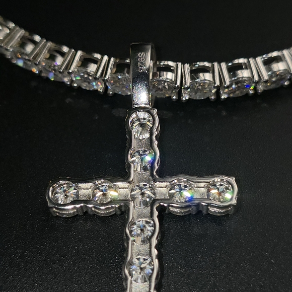 β¨ 80+ CTW Moissanite Tennis Chain & Cross Pendant Set β 5mm β¨ - Picture 5 of 7